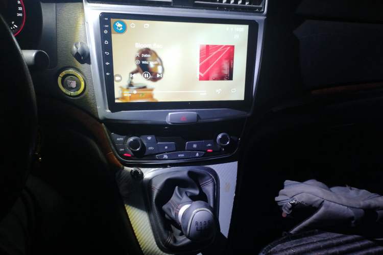 Used Haval H6 2015 Revised Version Sport Edition 1.5T Manual Transmission Two-Wheel Drive Elite Grade Audio And AC Panel