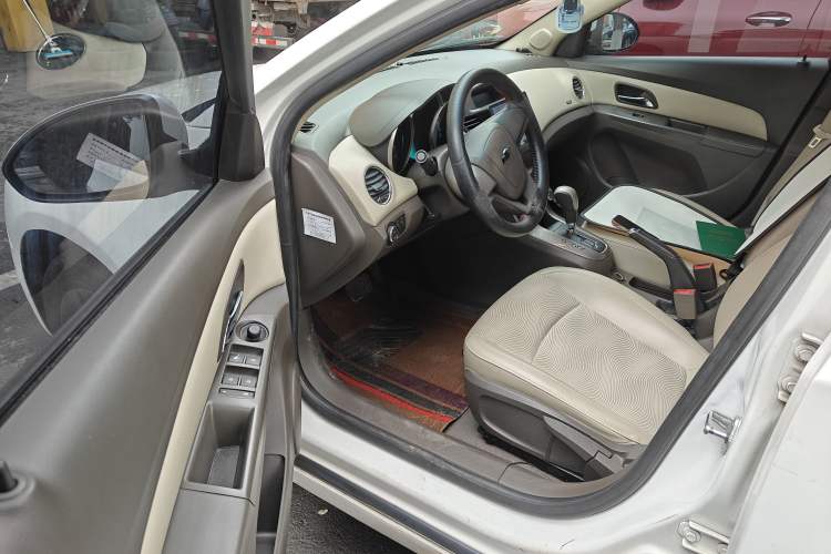 Used Chevrolet Cruze 2015 1.5L Classic SE AT Driver Seat