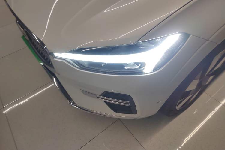 Used Volvo XC60 New Energy 2024 T8 Plug-in Hybrid Long-Range All-Wheel Drive Smart Luxury Edition