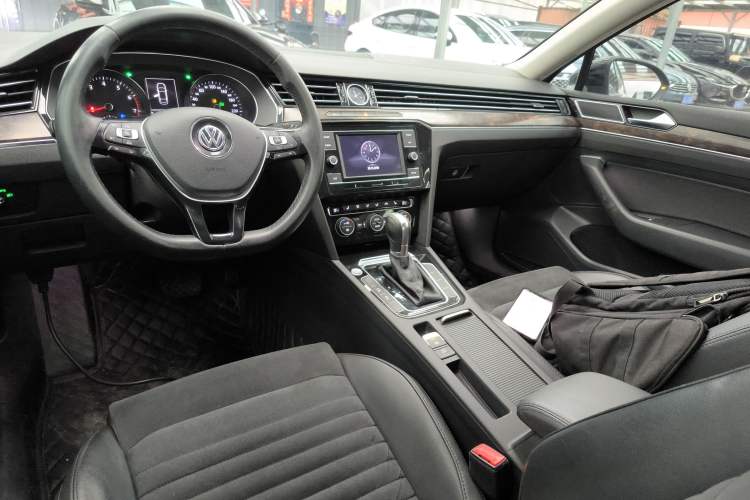 Used Volkswagen Magotan 2018 330TSI DSG Luxury Model
