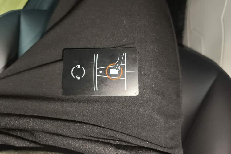 Used Tesla Model Y 2024 Rear-Wheel-Drive Version Interior 1