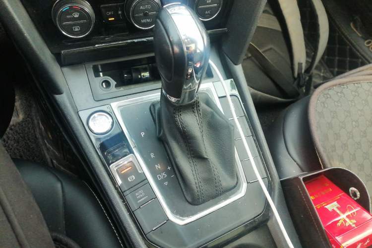 Used Volkswagen Lamando 2019 280TSI DSG Comfort Edition China VI standard Gear Lever