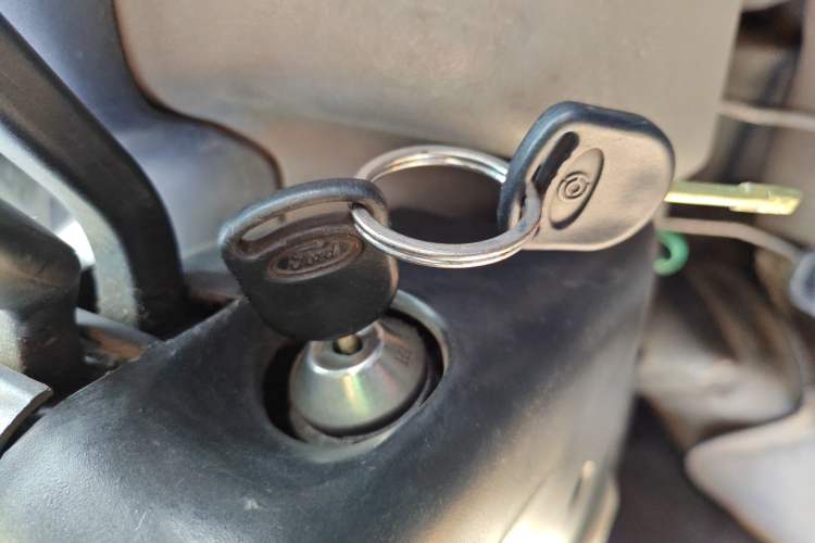 Used Ford Classic Transit 2013 2.8T Facelifted Diesel Van - Short Wheelbase Mid-Roof Model JX493ZLQ4