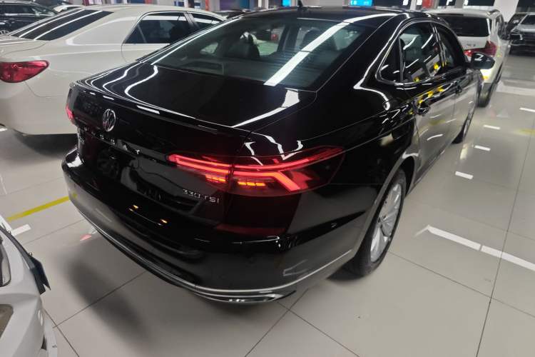 Used Volkswagen Passat 2019 330TSI Elite Edition China VI Rear Right 45 Deg