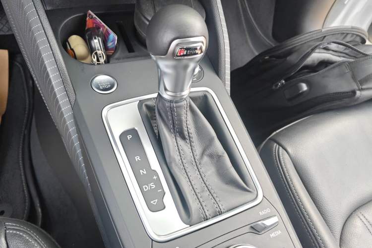 Used Audi Q2L 2022 35 TFSI Fashion Dynamic Model Gear Lever