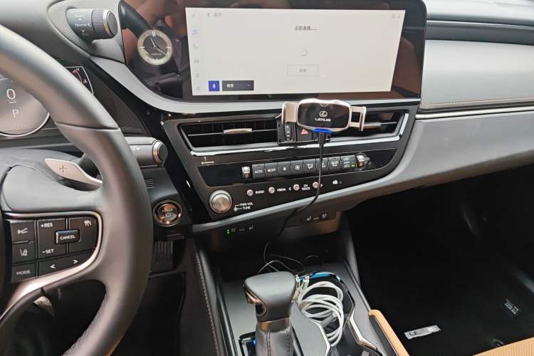 Used Lexus ES 2022 300h Deluxe Edition Audio And AC Panel