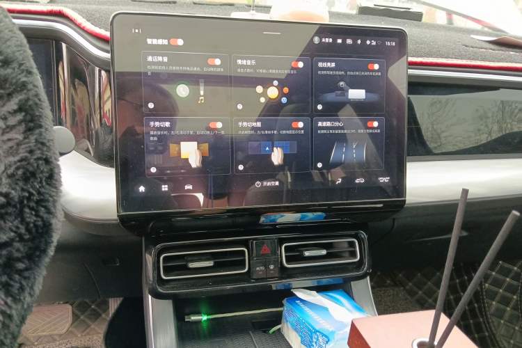 Used GAC Trumpchi GS8 2022 Linghang Series 2.0 TGDI Two-Wheel-Drive Luxury Smart Connectivity Version (7 Seats) Audio And AC Panel