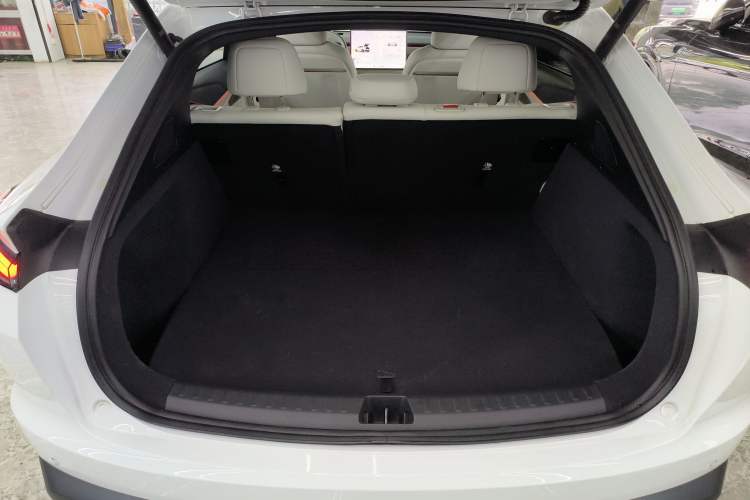 Used ONVO L60 2024 60 kWh All-Wheel Drive Trunk