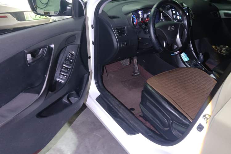 Used Hyundai Elantra (5th Generation / Langdong) 2016 1.6L Automatic Smart Version
