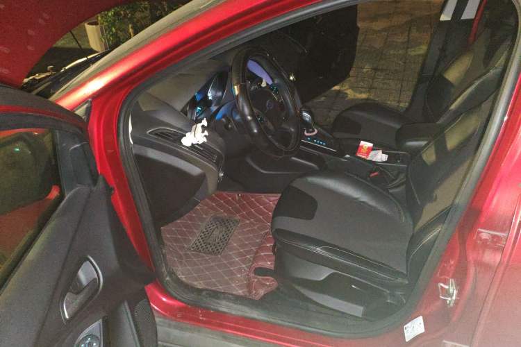 Used Ford Focus 2012 Hatchback 1.6L Automatic Fashion Edition Driver Seat