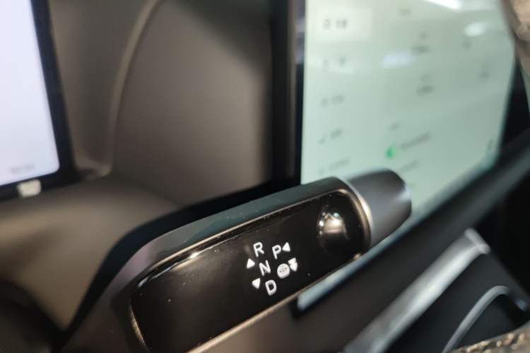 Used XPeng G9 2025 680 Ultra-Long Range All-Wheel Drive Max Gear Lever