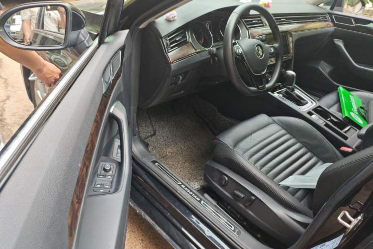 Used Volkswagen Magotan 2019 330TSI DSG Luxury Version China VI Standard Driver Seat