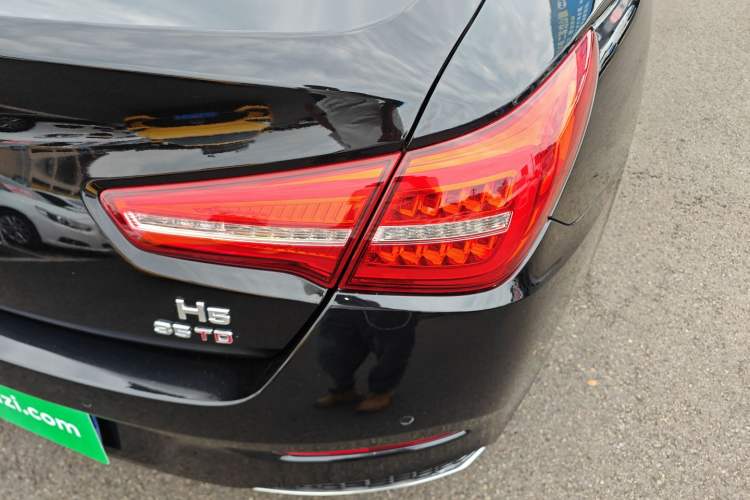 Used Hongqi H5 2020 1.8T Automatic Smart Connect Flagship Edition Right Rear Taillight