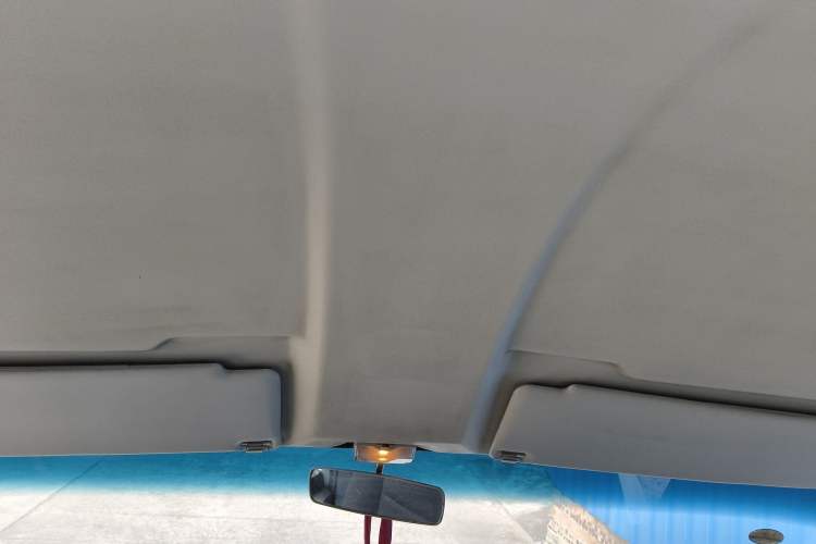 Used Iveco Daily 2023 2.5T A35M1 Short Wheelbase Mid-Roof Dual Tire Side-Sliding Doors 5-9 Seater
