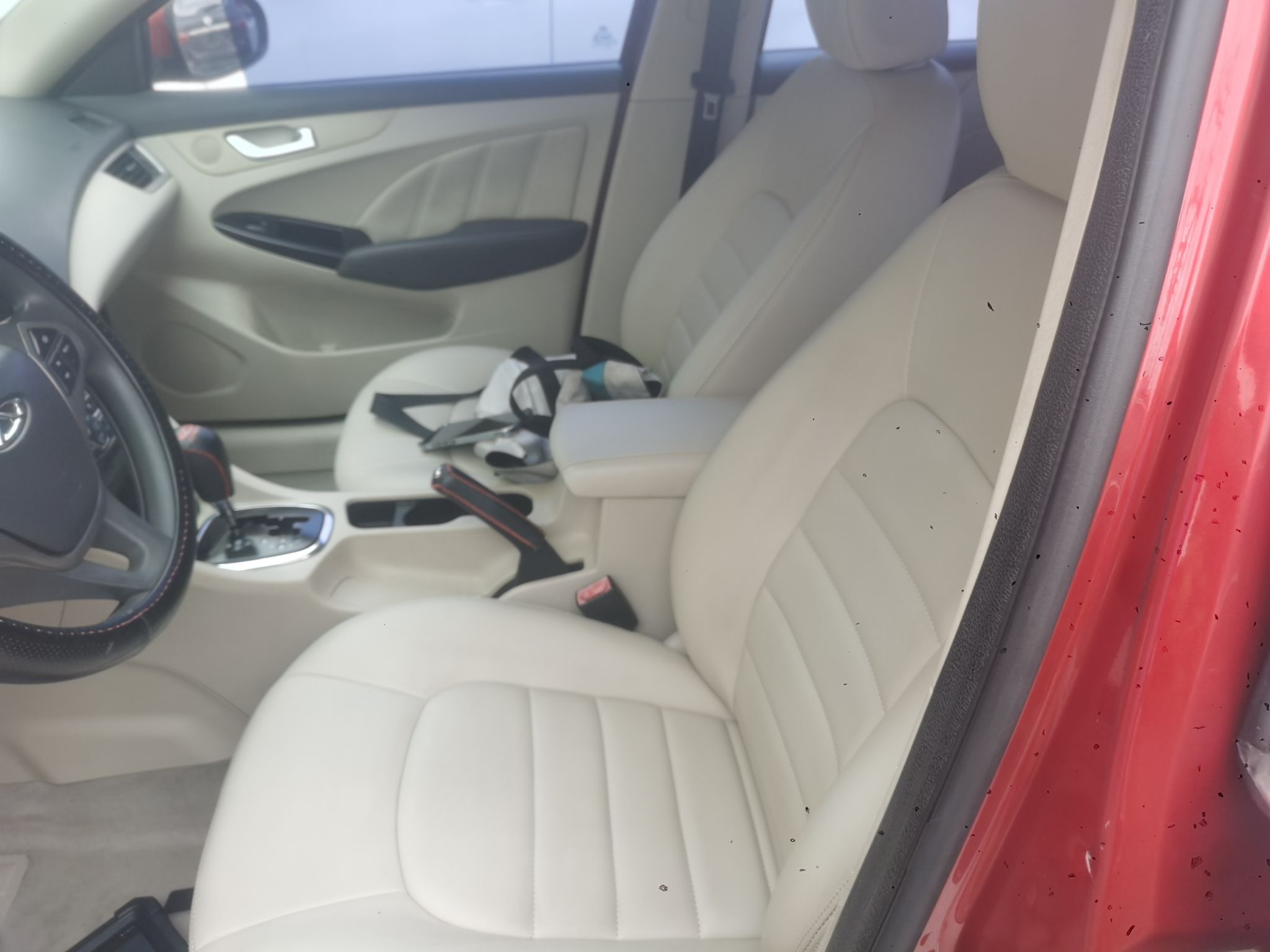 Переднее сиденье в автомобиле