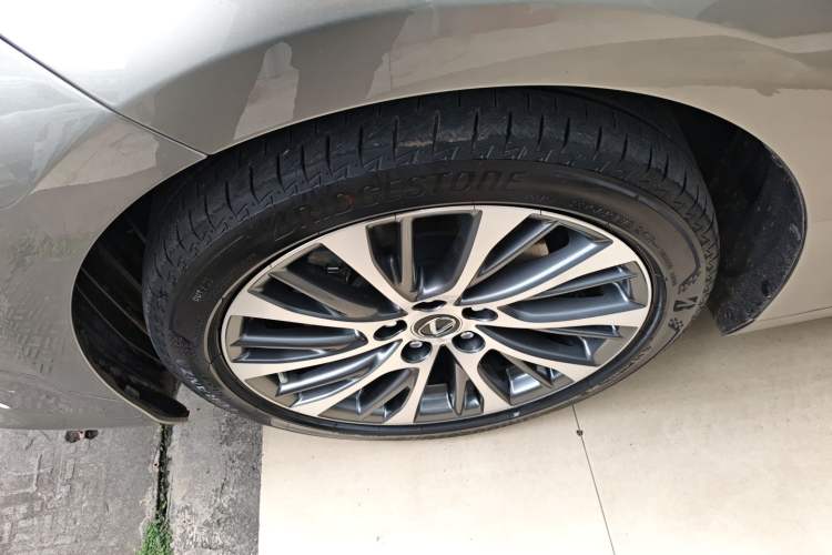 Used Lexus ES 2020 300h Premium Edition
