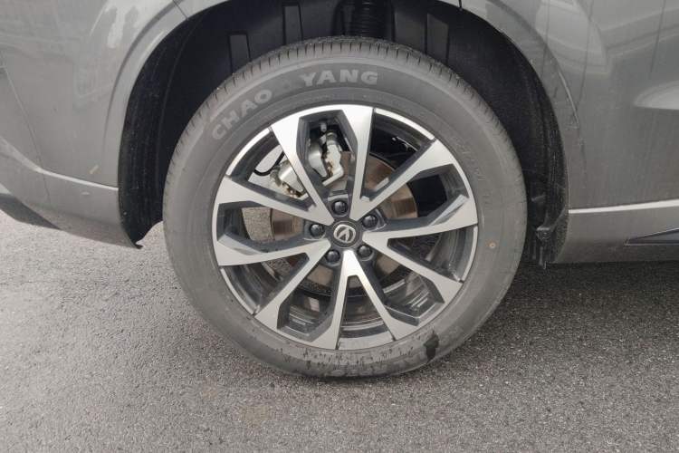 Used CHANGAN UNI-Z New Energy 2024 Blue Whale Smart Electric iDD 125km Beyond Edition Right Rear Wheel Hub