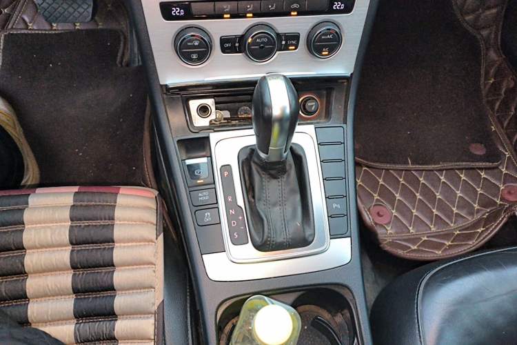 Used Volkswagen Magotan 2015 1.8TSI Advanced Model Gear Lever