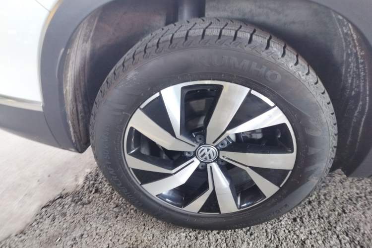 Used Volkswagen Tayron 2019 330TSI Two-Wheel-Drive Luxury Version China V Emission Standard Right Rear Wheel Hub