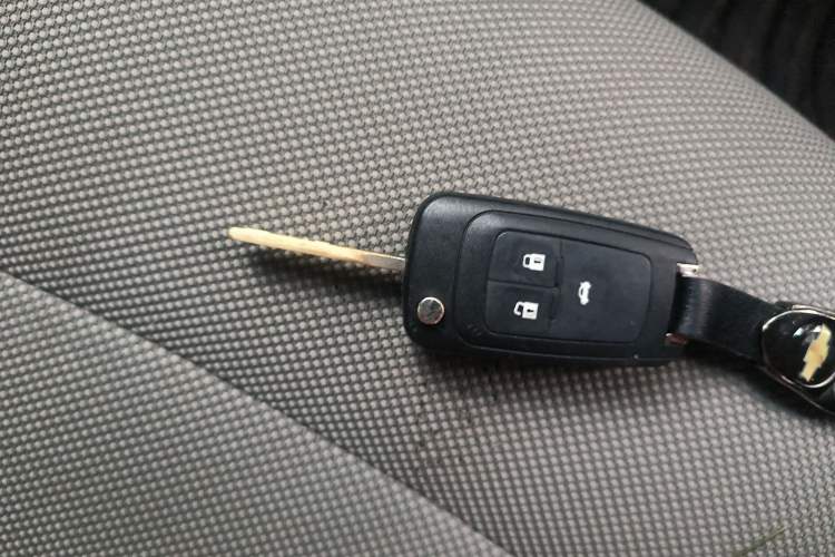 Used Chevrolet Cruze 2012 1.6L SL Grand Edition Manual Transmission Vehicle Key