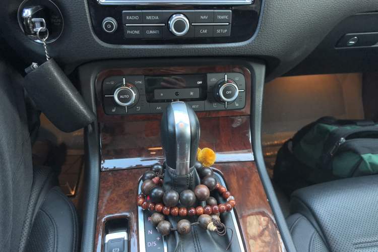 Used Volkswagen Touareg 2011 3.0 TSI Comfort Version Gear Lever