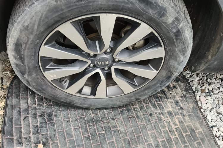 Used Kia KX7 2017 2.4L Automatic 2WD GLS 5-Seater
