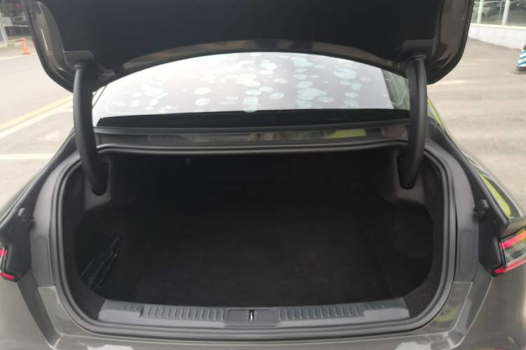 Used Lincoln Z 2022 iXiang Luxury Edition Trunk