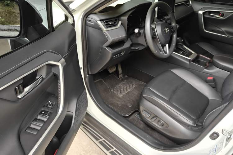 Used Toyota RAV4 2020 Dual-Engine 2.5L E-CVT 4x4 Elite PLUS Edition Driver Seat