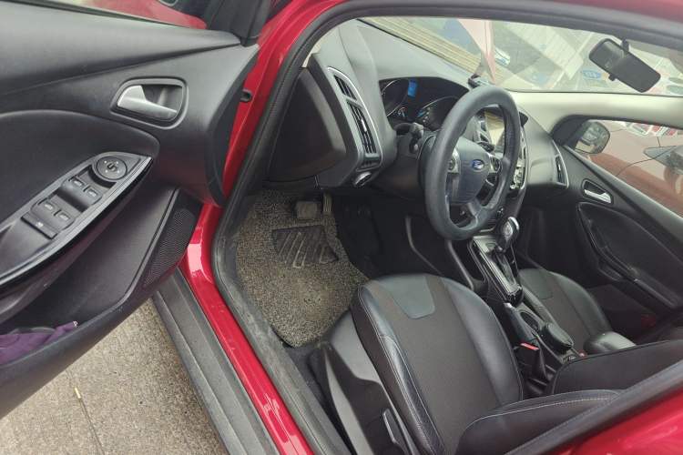 Used Ford Focus 2012 Sedan 1.6L Automatic Fashion Edition Driver Seat
