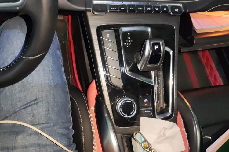 Used Geely Auto Emgrand X7 Sport 2020 1.5TD Automatic Smart Connect PRO Gear Lever