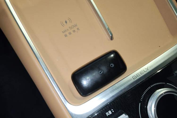 Used Geely Galaxy Galaxy Xingjian 7 EM-i 2025 120km Flagship Edition
