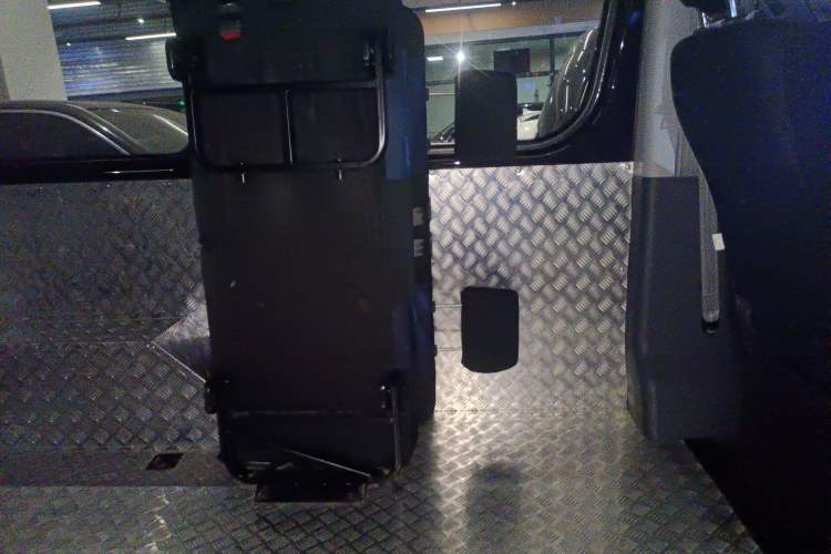 Used Dongfeng Yufeng Yufeng 2023 V9+ 2.0T Automatic Front-Wheel-Drive Short Wheelbase Mid-Roof Design—5/6-Seater
