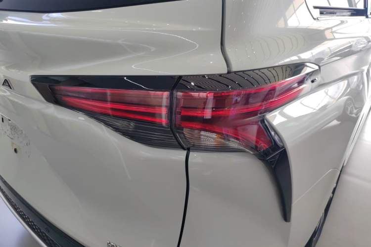 Used Toyota Granvia 2023 2.5L Hybrid Prestige PLUS Edition Right Rear Taillight