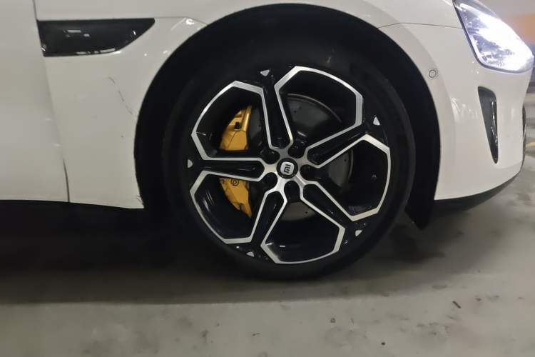 Used Xiaomi Auto SU7 2024 Rear-Drive Ultra-Long Range Advanced Pro-Level Intelligent Driving Version Right Front Wheel Hub