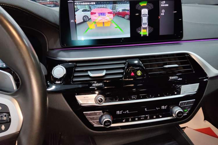 Used BMW 5 Series 2022 Second Facelift 530Li Leading Edition M Sport Package Audio And AC Panel