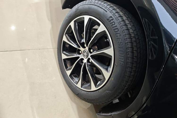 Used Toyota Avalon 2022 Dual-Engine 2.5L Luxury Edition