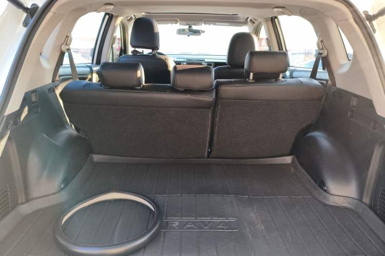 Used Toyota RAV4 2015 2.0L CVT Two-Wheel Drive Fashion Edition