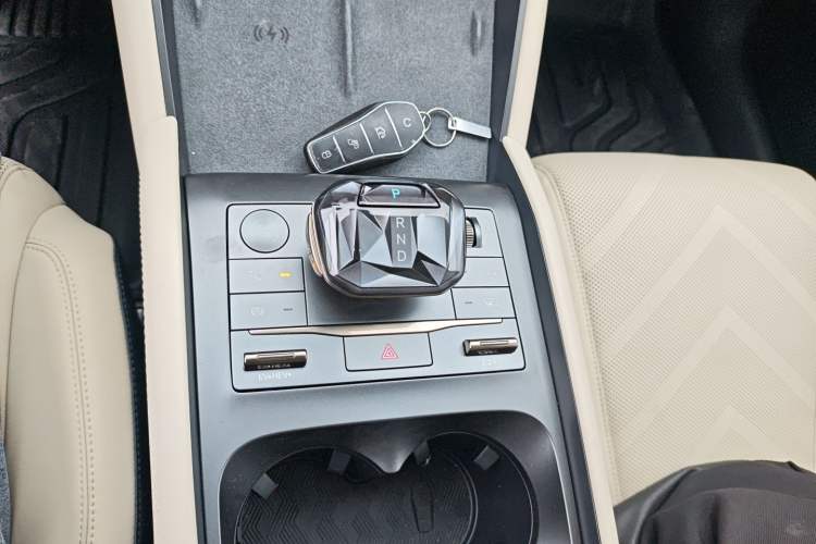 Used BYD Qin L 2024 DM-i 120KM Excellence Model Gear Lever