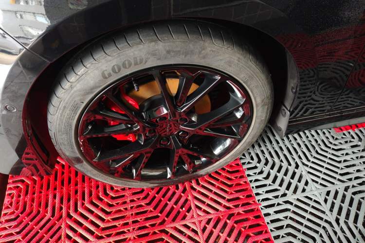 Used Lynk & Co 03 2022 2.0TD DCT JingPro Left Front Wheel Hub