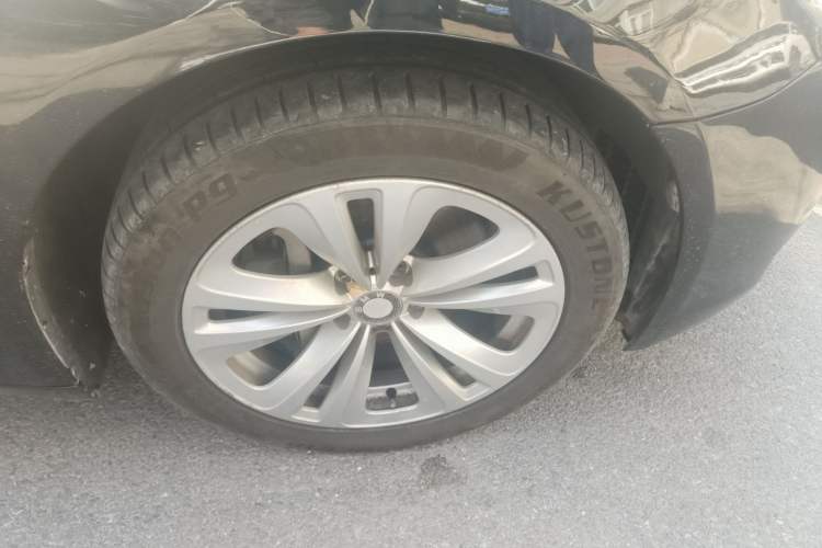 Used BMW 7 Series 2011 730Li Elegant Model Right Front Wheel Hub