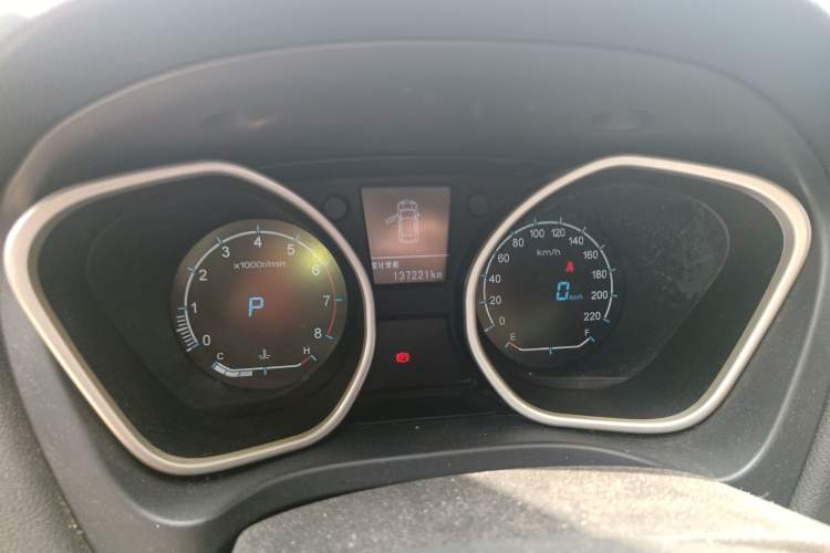 Used Geely Auto GX7 2015 Sports Edition 2.0L Automatic Luxury Upgrade Version China V Standard