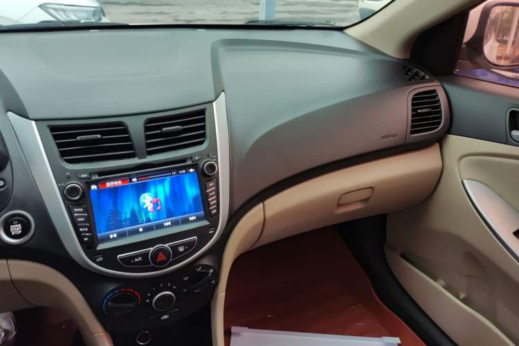 Used Hyundai Verna (older generation) 2014 1.4L Automatic Leading-Edge GLX