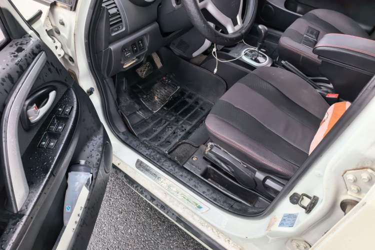 Used CHANGAN CX20 2014 1.4L IMT Sunroof Navigation Version China IV Standard Driver Seat