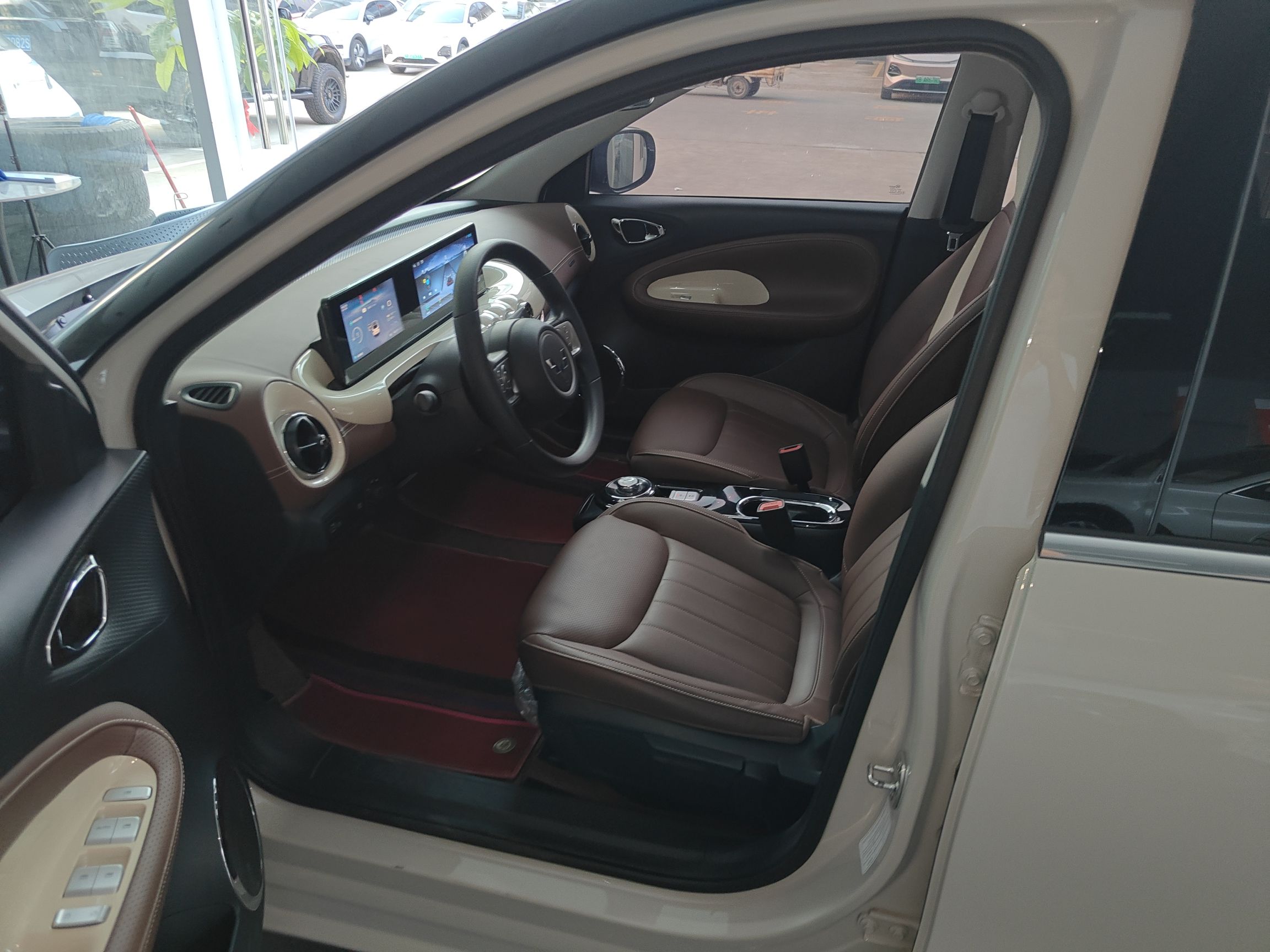 المقاعد الأمامية داخل السيارة