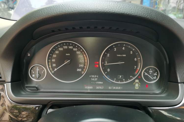 Used BMW 5 Series 2013 525Li Leading Model
