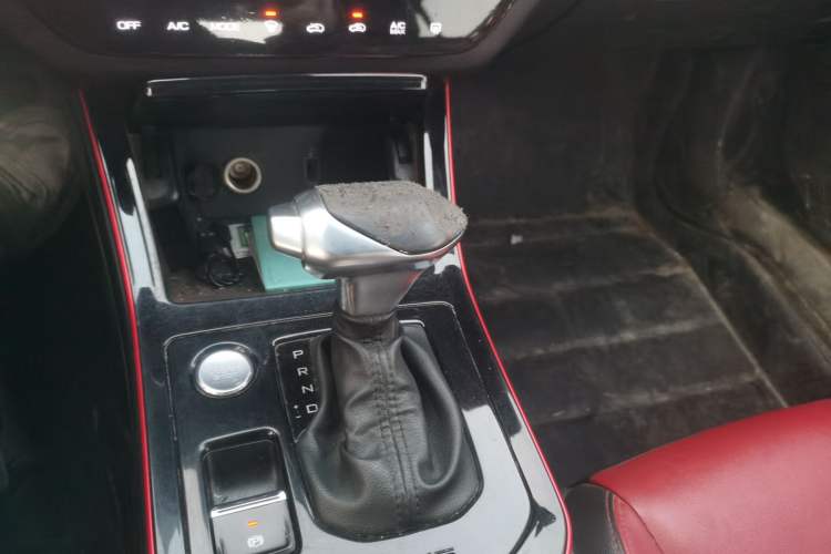 Used Dongfeng Aeolus Yixuan 2022 230T Automatic Adaptive-Beam Knight Edition Gear Lever