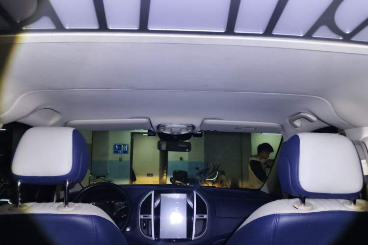 Used Mercedes-Benz Vito 2018 2.0T Elite Version 7 Seats China VI Emission Standard
