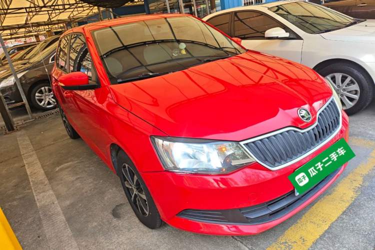 Used Skoda Fabia 2015 1.4L Automatic Front-Drive Model Front Right 45 Deg