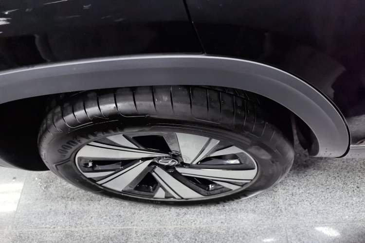 Used Volkswagen Teramont 2023 Facelift 380TSI Four-Wheel Drive Prestige Luxury Edition Right Rear Wheel Hub