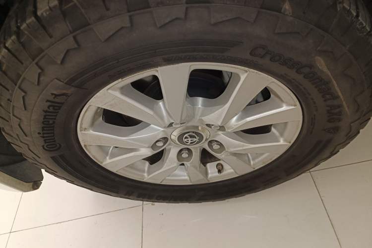 Used Toyota Land Cruiser 2017 4.0 GX-R Aluminum Wheels No Sunroof High-End Version—Middle East Market